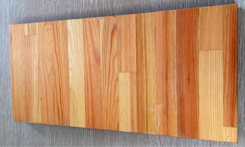 集成材（一般的にホワイトウッドが使用されている）